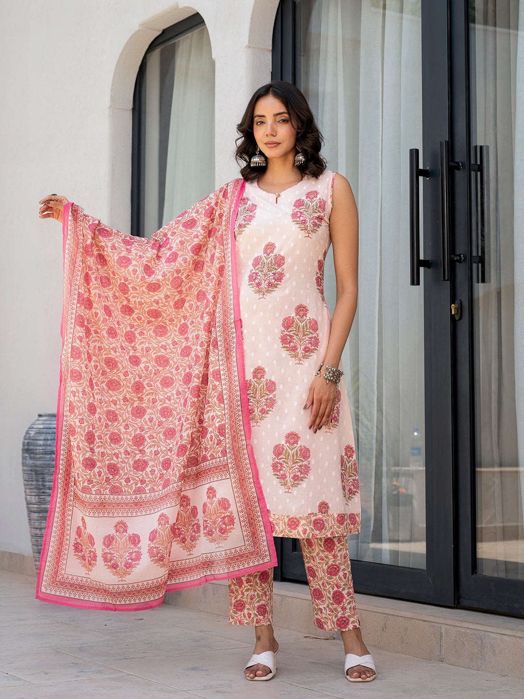 Noe Velarro Pink Floral Printed Cotton Straight Fit Kurta Pant Set