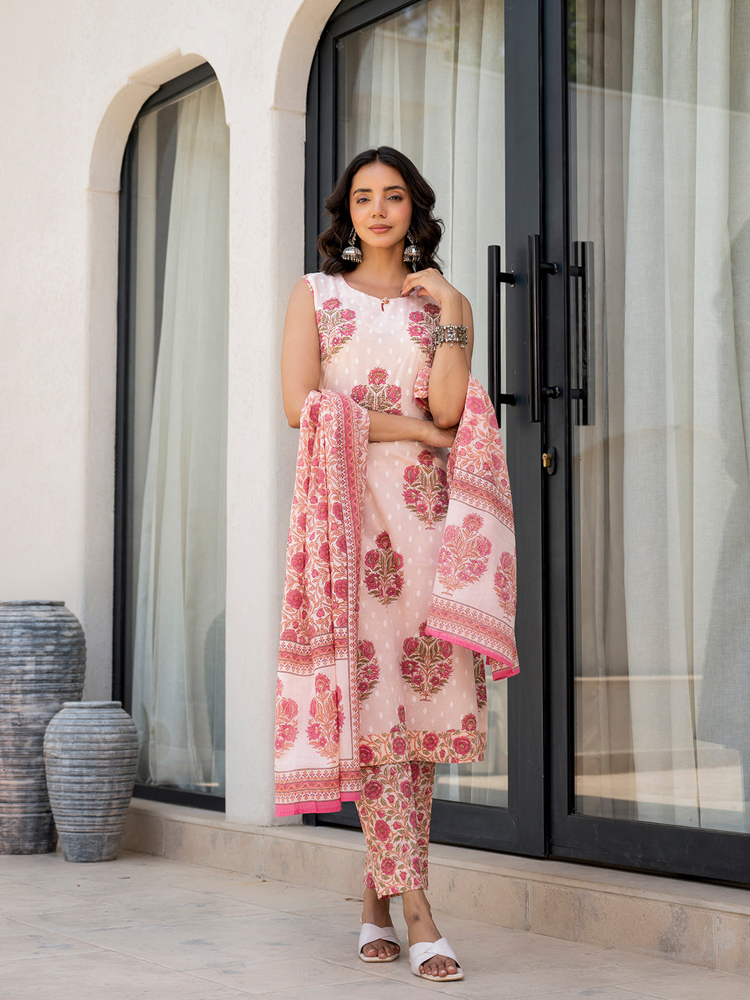 Noe Velarro Pink Floral Printed Cotton Straight Fit Kurta Pant Set