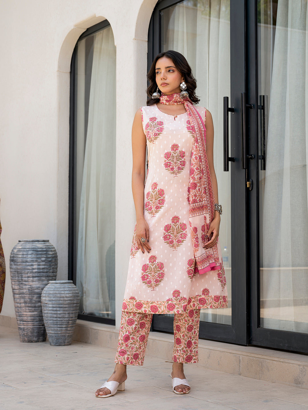 Noe Velarro Pink Floral Printed Cotton Straight Fit Kurta Pant Set