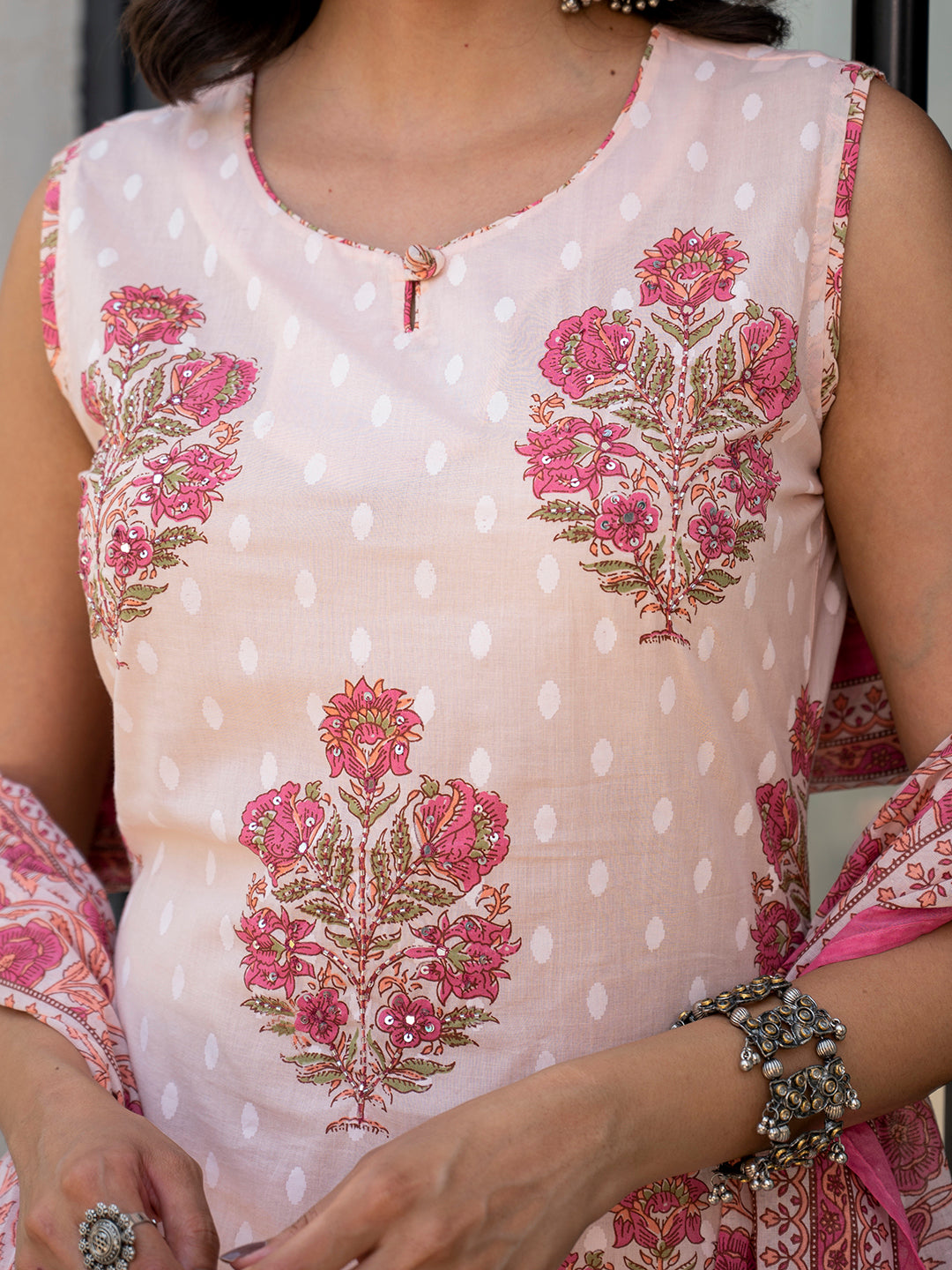 Noe Velarro Pink Floral Printed Cotton Straight Fit Kurta Pant Set