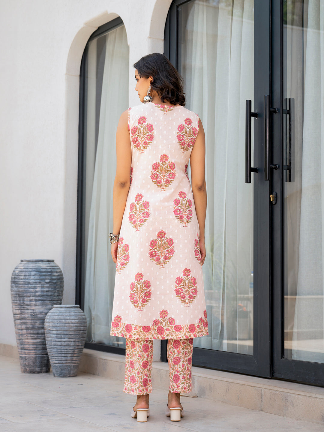 Noe Velarro Pink Floral Printed Cotton Straight Fit Kurta Pant Set