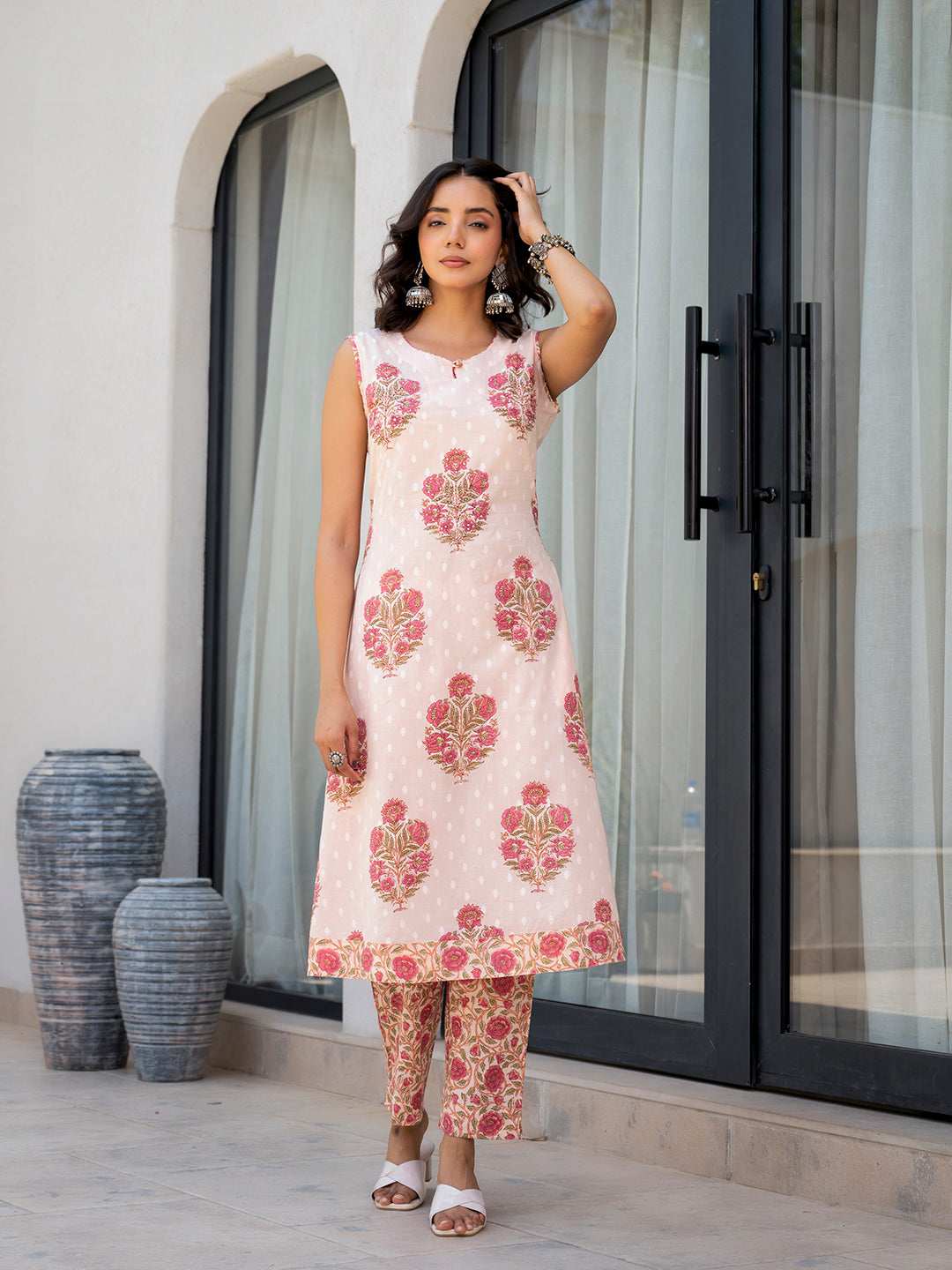 Noe Velarro Pink Floral Printed Cotton Straight Fit Kurta Pant Set