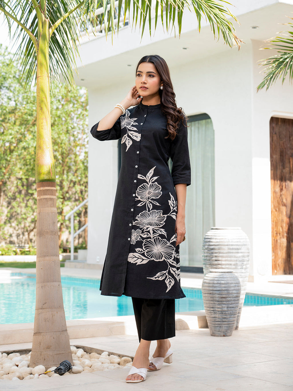 Noe Velarro Black Floral Printed Cotton A-line Fit Kurta Pant Set