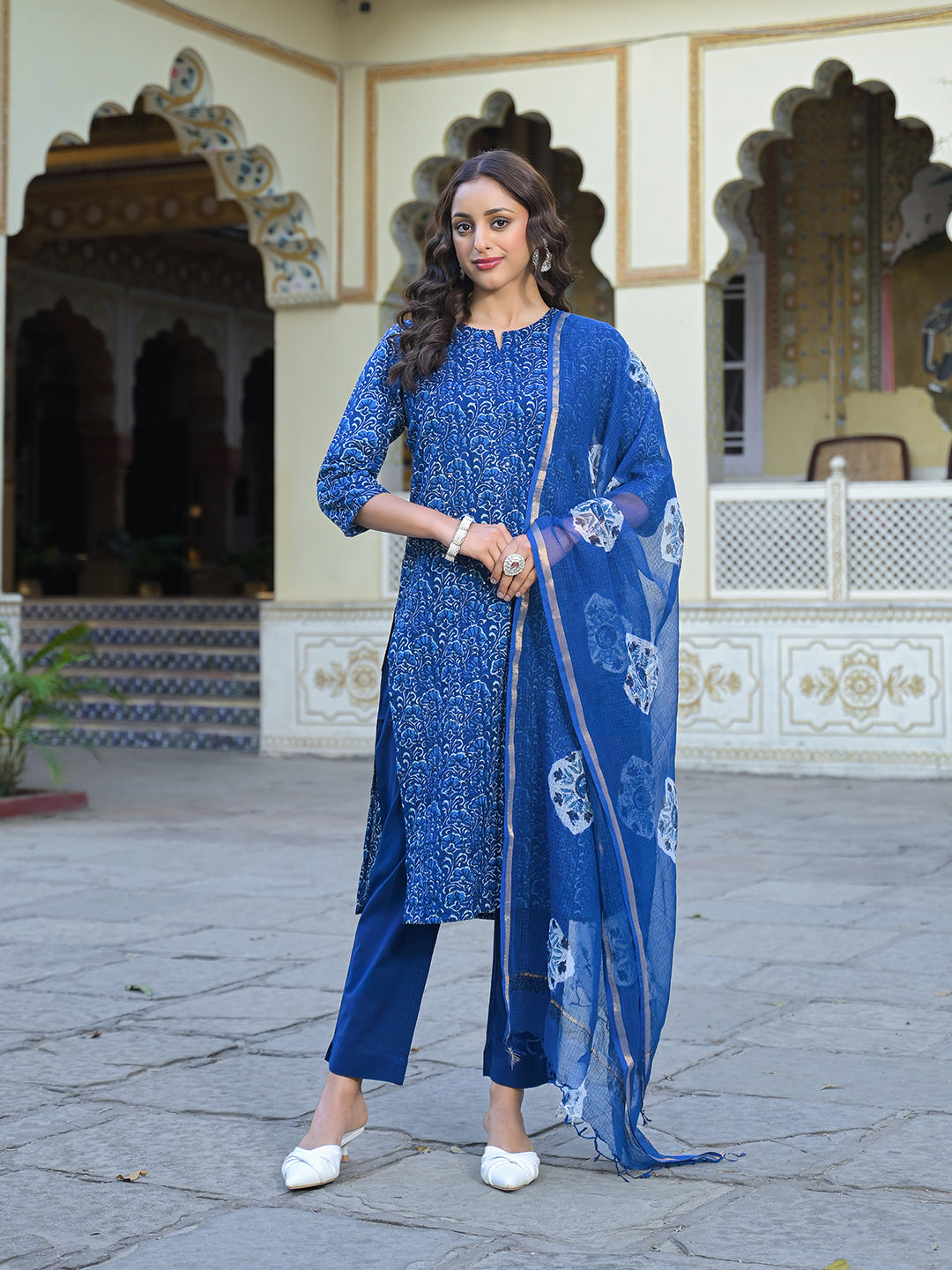 Noe Velarro Blue Floral Printed Straight Kurta Pant Set