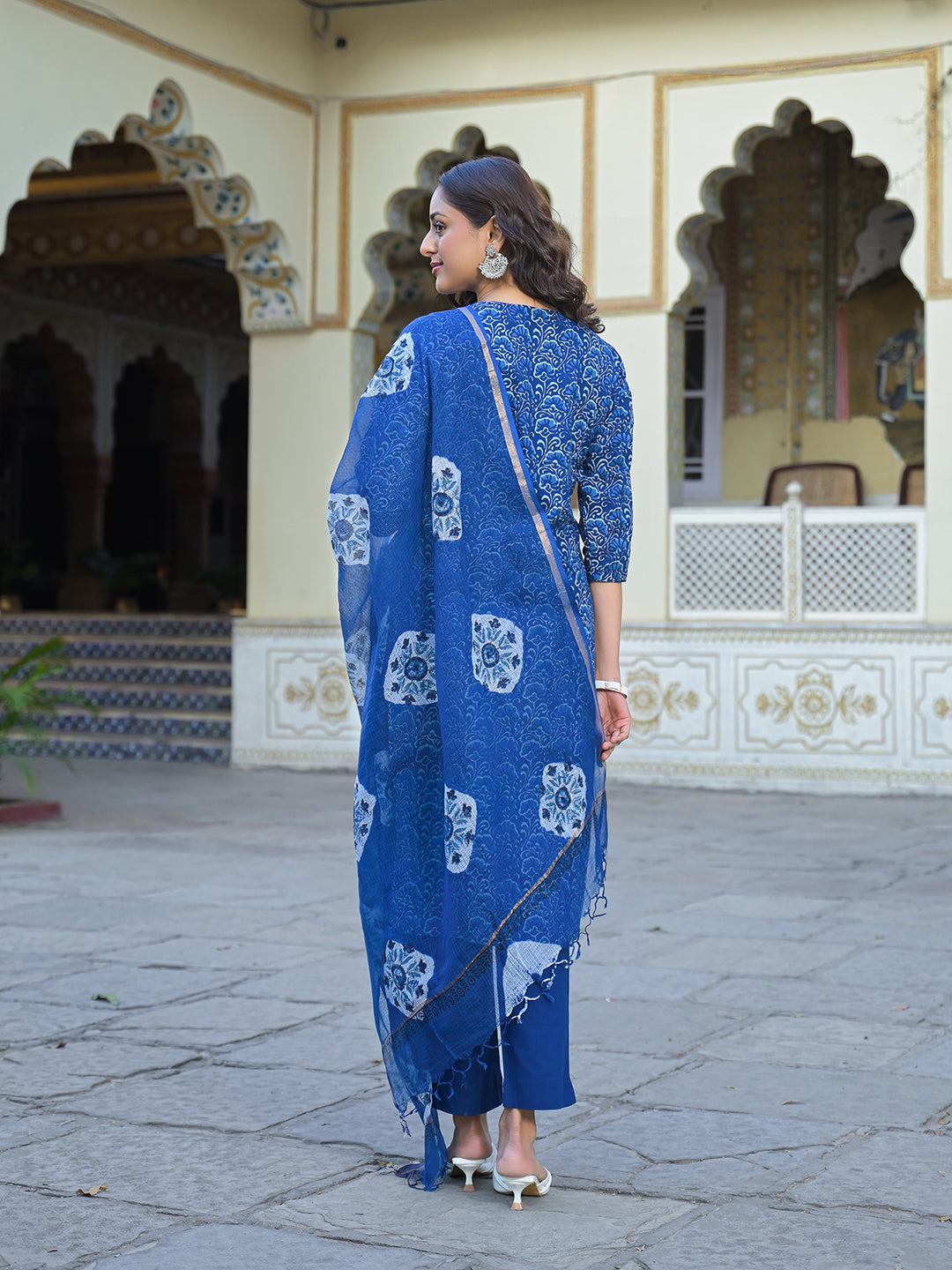 Noe Velarro Blue Floral Printed Straight Kurta Pant Set