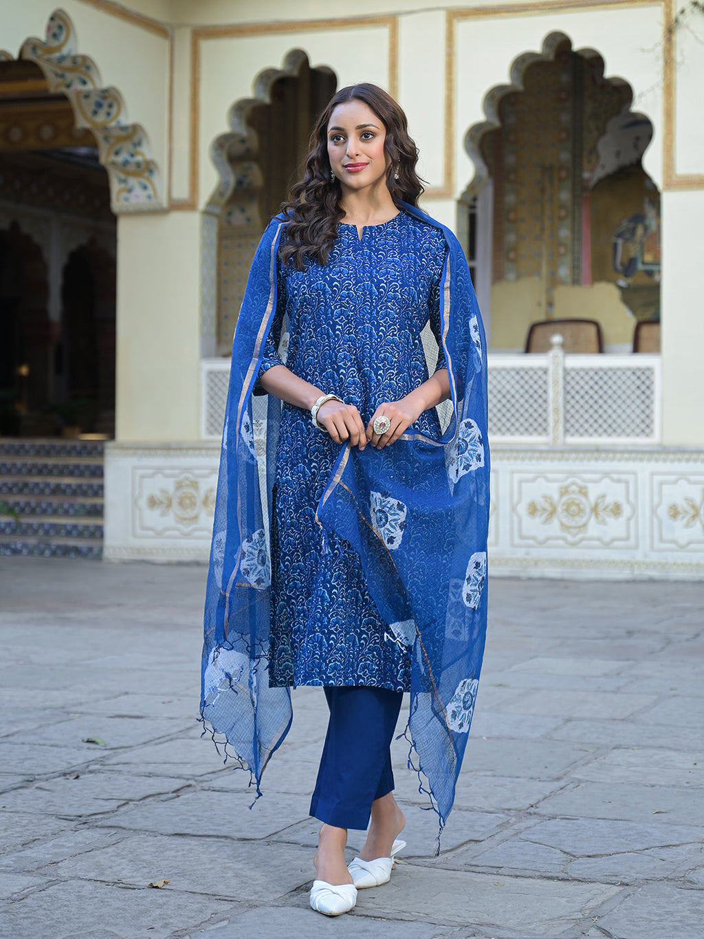 Noe Velarro Blue Floral Printed Straight Kurta Pant Set