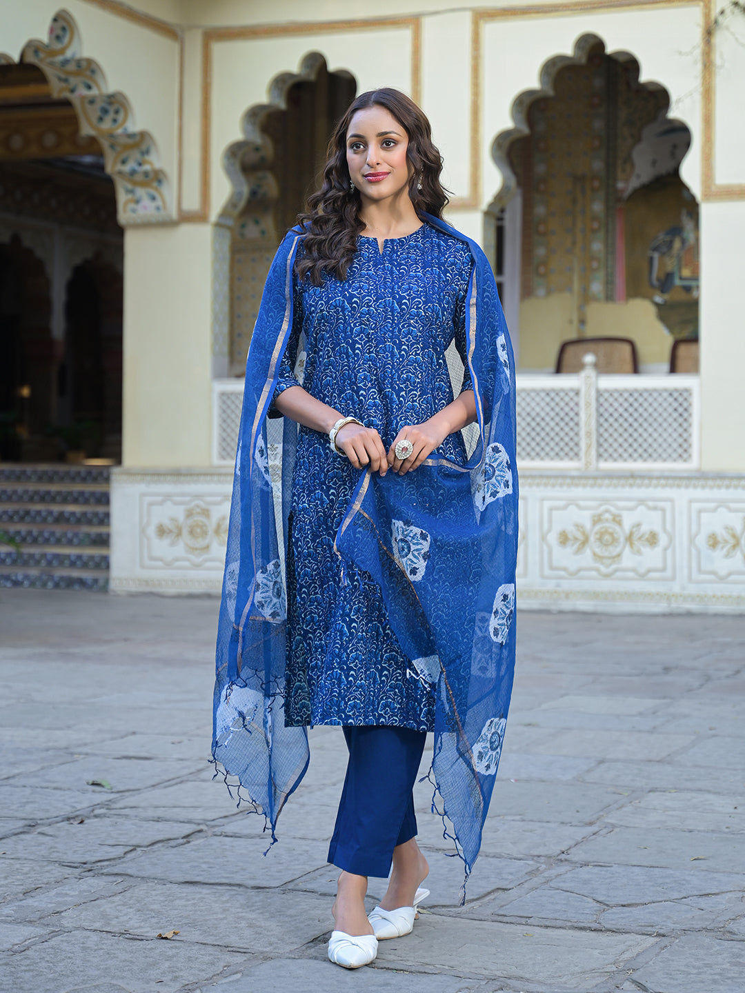Noe Velarro Blue Floral Printed Straight Kurta Pant Set