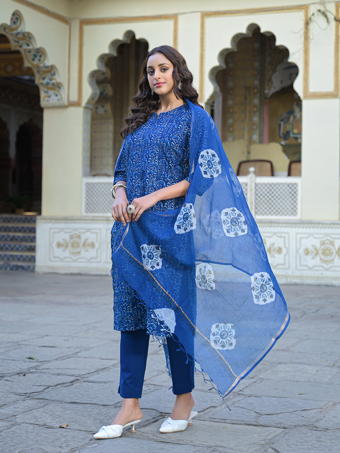 Noe Velarro Blue Floral Printed Straight Kurta Pant Set