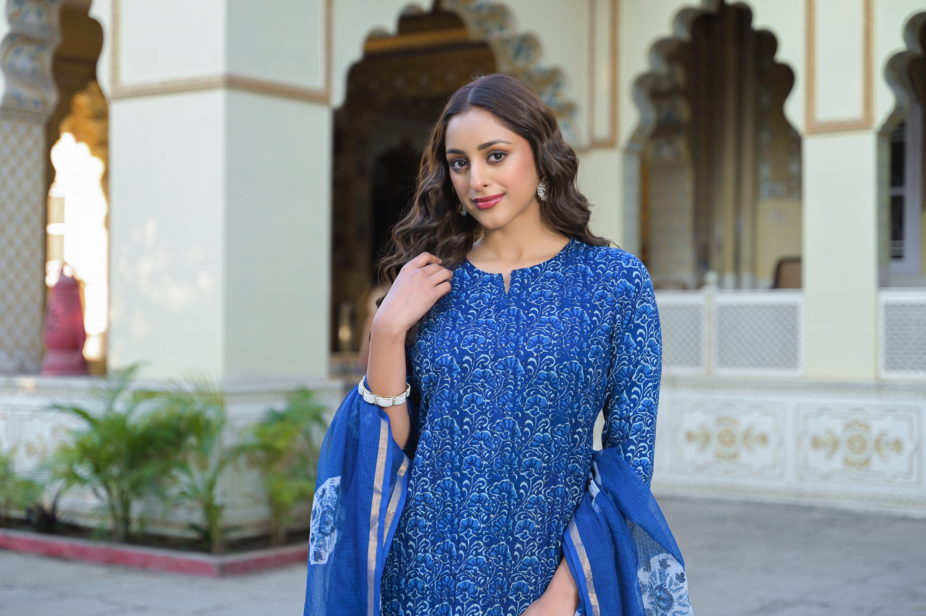 Noe Velarro Blue Floral Printed Straight Kurta Pant Set