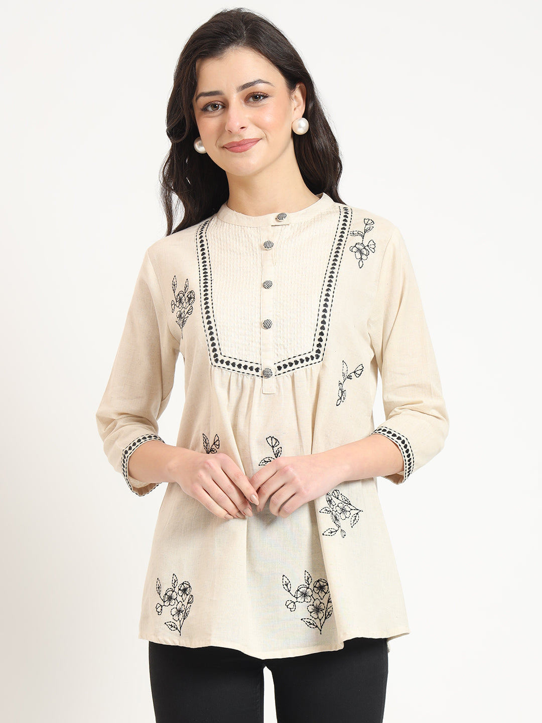 Noe Velarro Off White Cotton Round Neck Embroidery Top