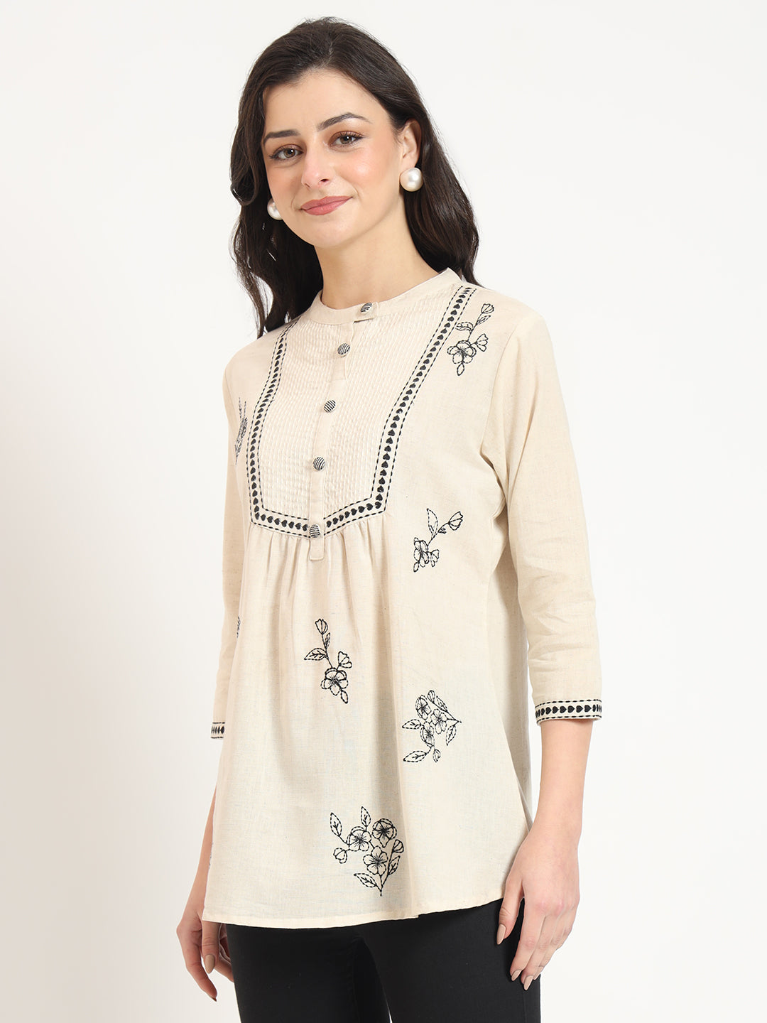 Noe Velarro Off White Cotton Round Neck Embroidery Top