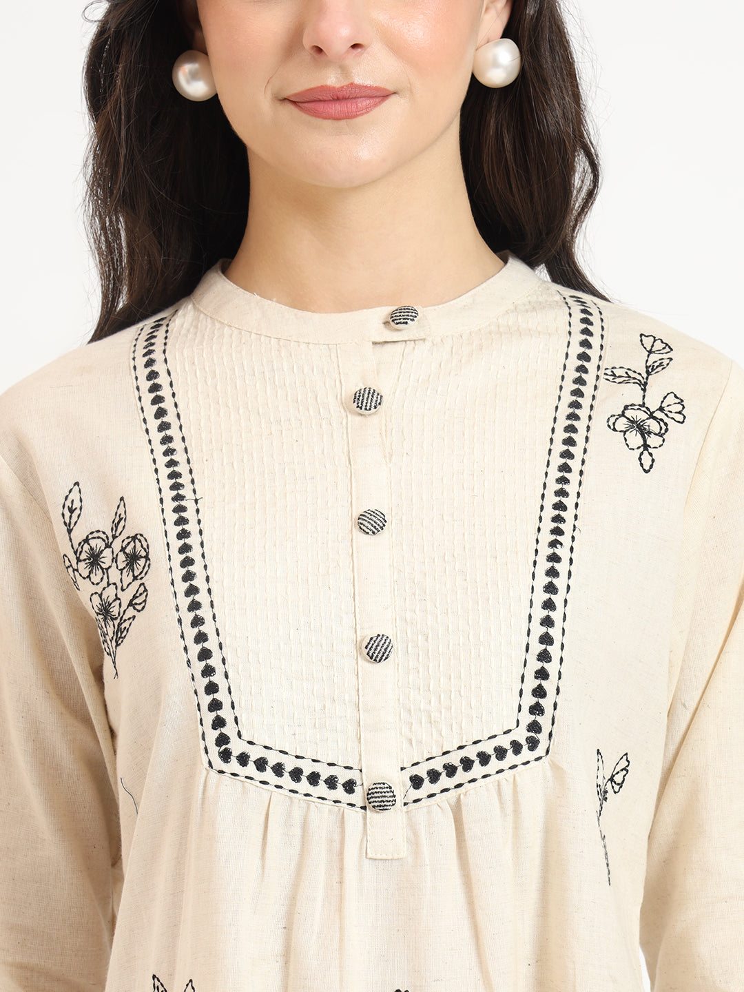 Noe Velarro Off White Cotton Round Neck Embroidery Top