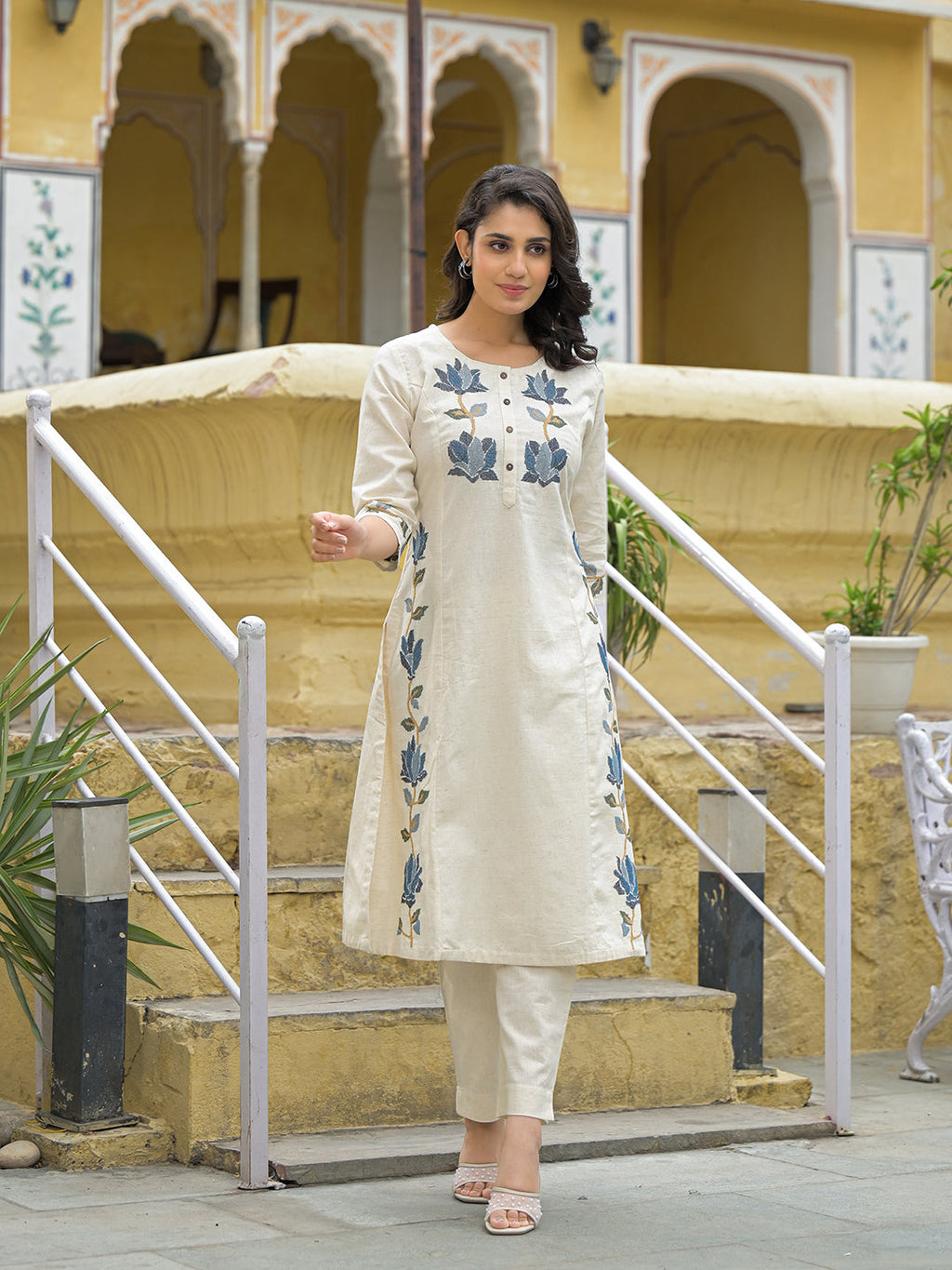 Noe Velarro Off White Blue Embroidary Kurta Pant Set