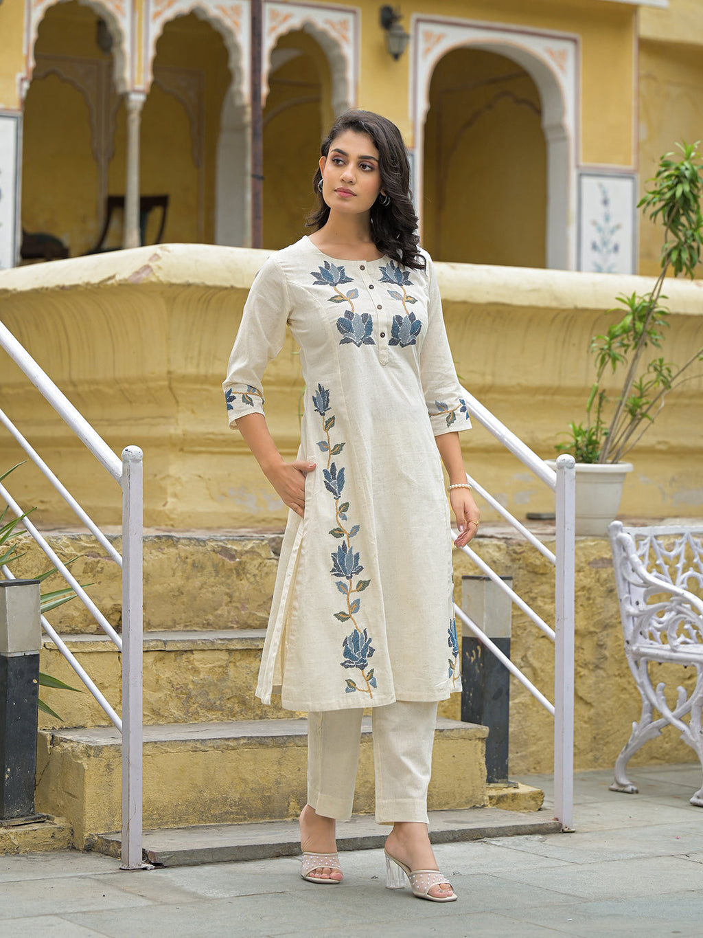 Noe Velarro Off White Blue Embroidary Kurta Pant Set