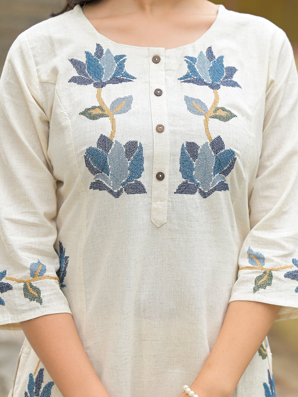 Noe Velarro Off White Blue Embroidary Kurta Pant Set