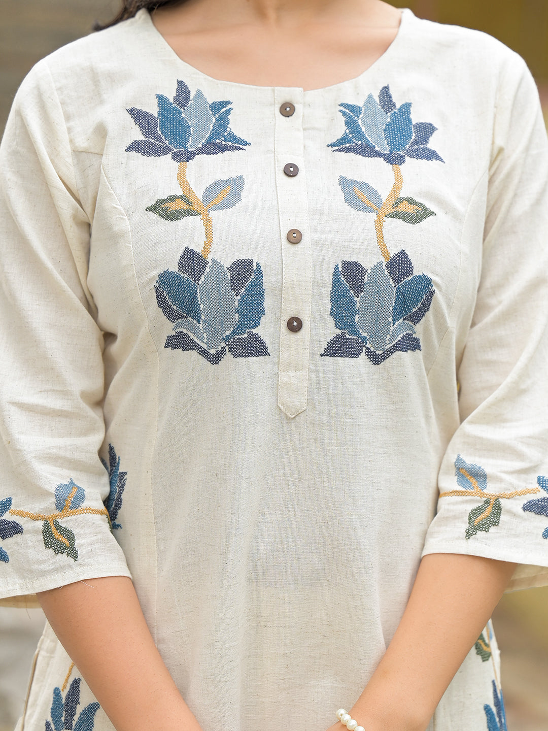 Noe Velarro Off White Blue Embroidary Kurta Pant Set