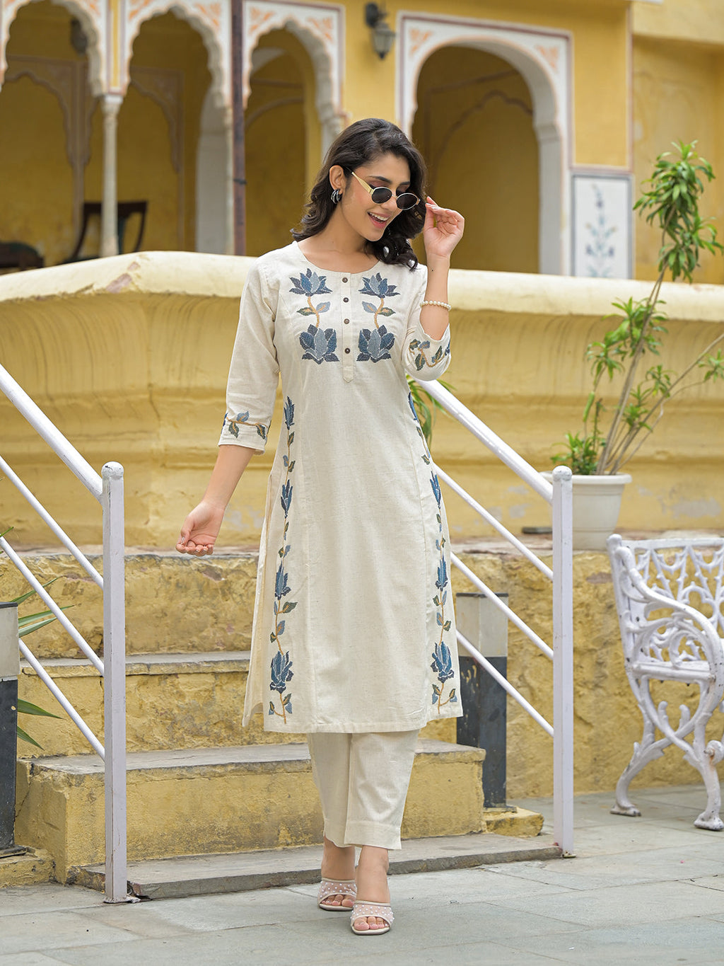 Noe Velarro Off White Blue Embroidary Kurta Pant Set