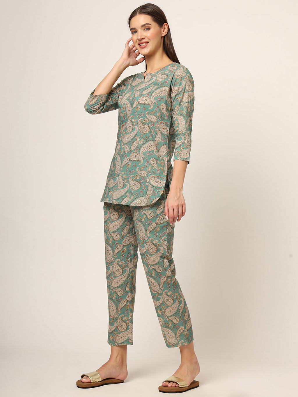 Noe Velarro Green Floral Print Cotton Regular Fit Night Suit