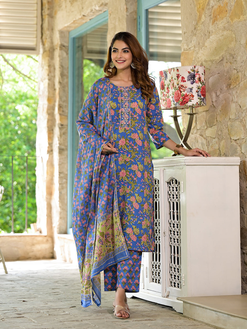 Noe Velarro blue Floral Print Cotton Straight fit Kurta Set