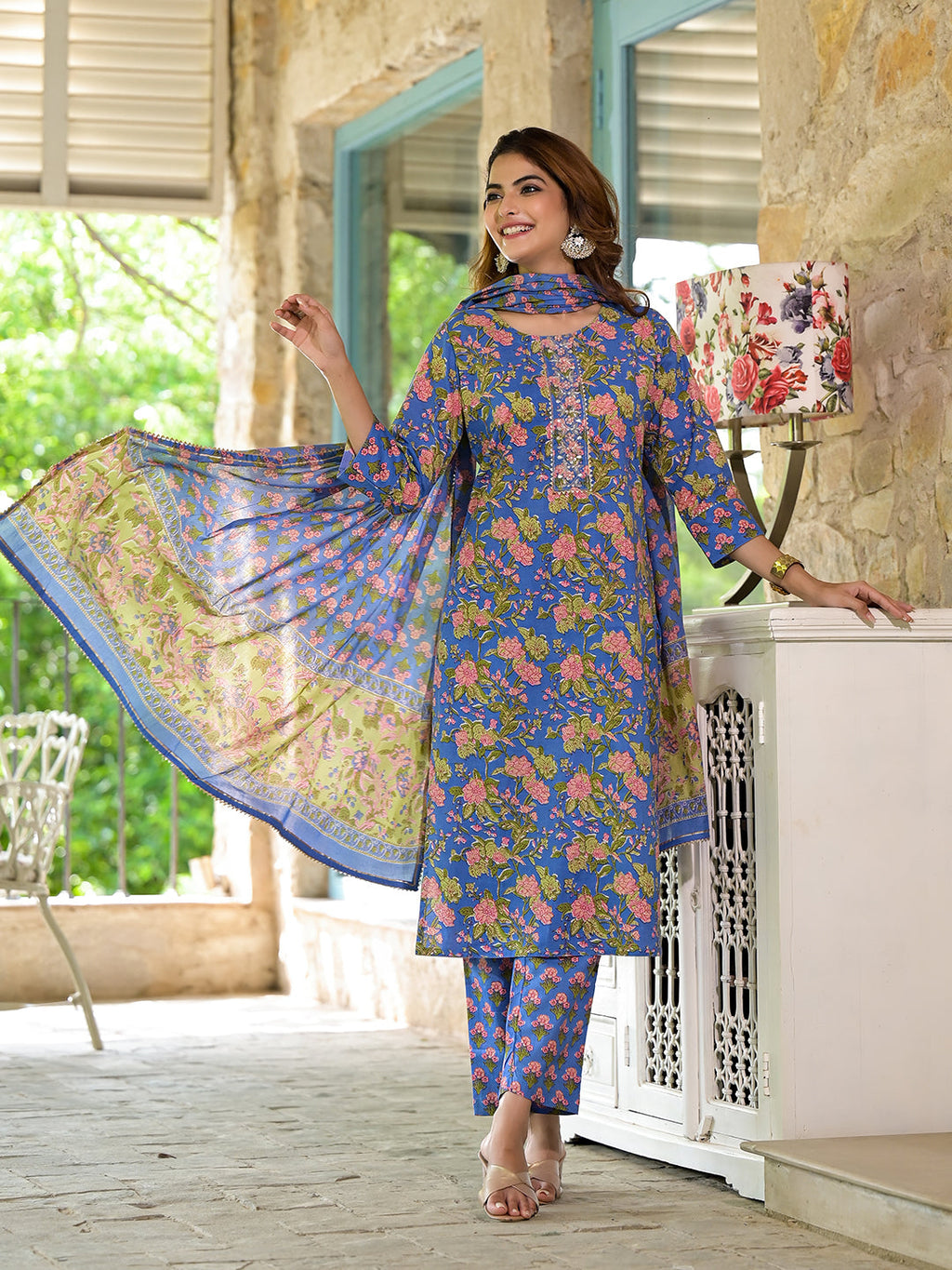 Noe Velarro blue Floral Print Cotton Straight fit Kurta Set