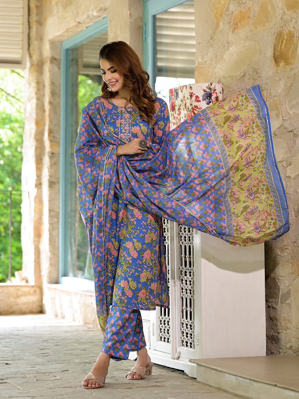 Noe Velarro blue Floral Print Cotton Straight fit Kurta Set