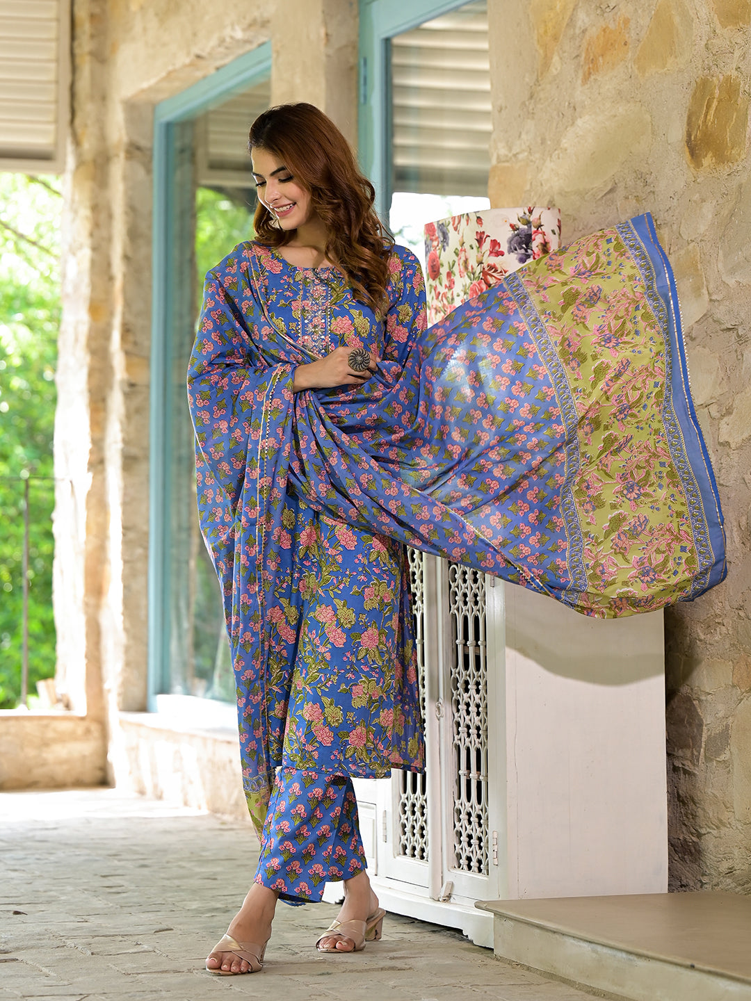Noe Velarro blue Floral Print Cotton Straight fit Kurta Set