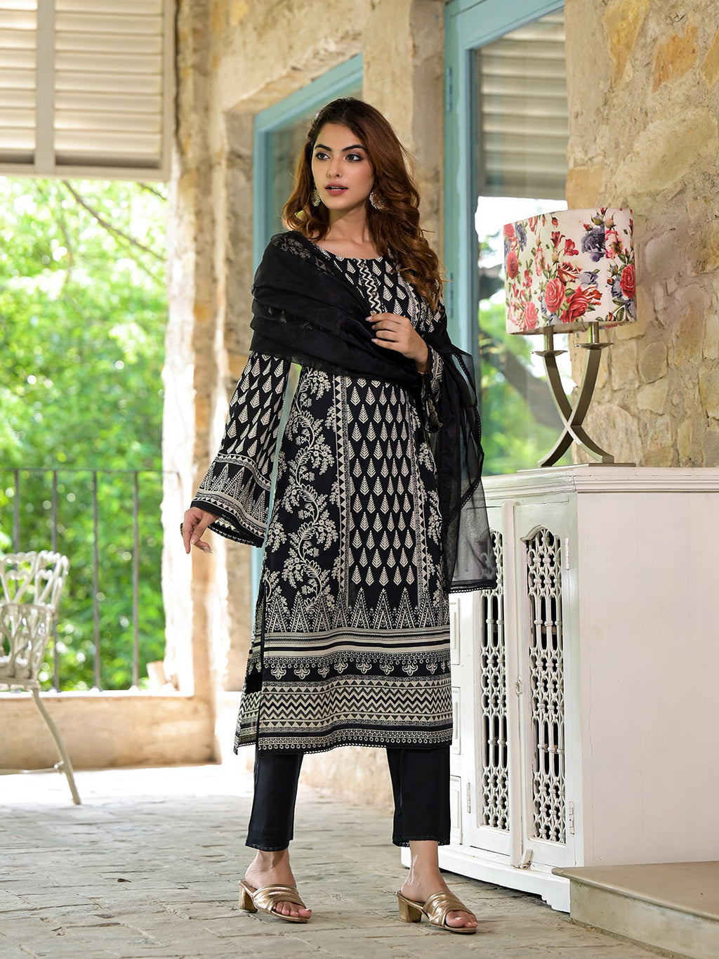 Noe Velarro Black Cotton Straight Fit Knee Long Kurta Set for Women