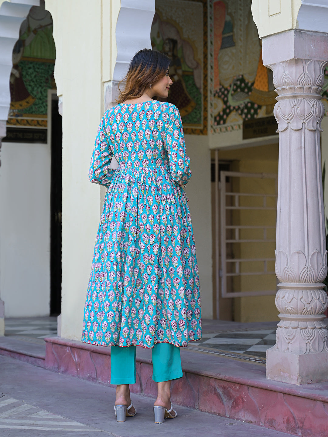 Noe Velarro Turquoise blue Floral Muslin Printed Kurta Pand with Dupatta