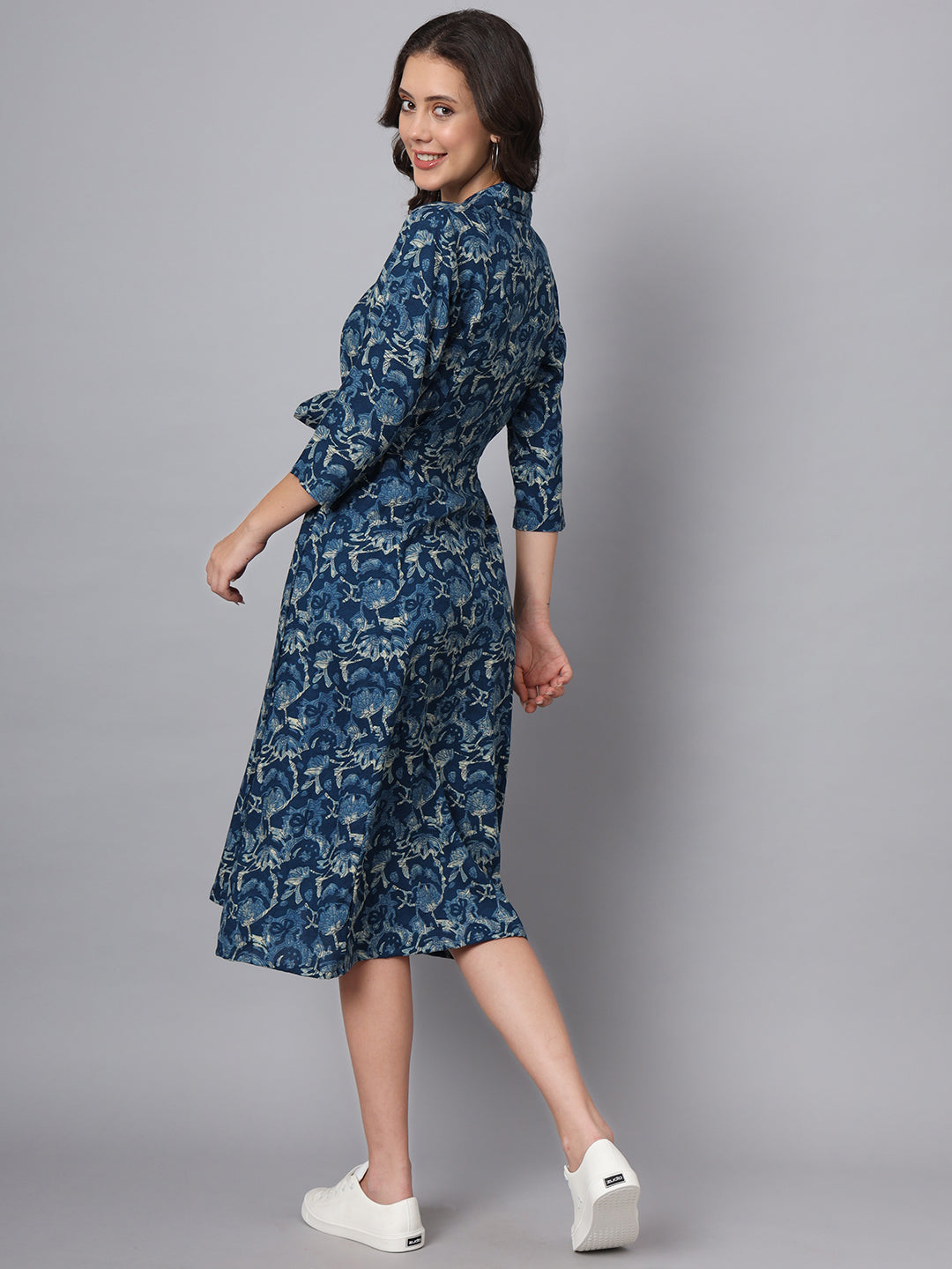 Noe Velarro Blue Floral Print Rayon Midi Dress