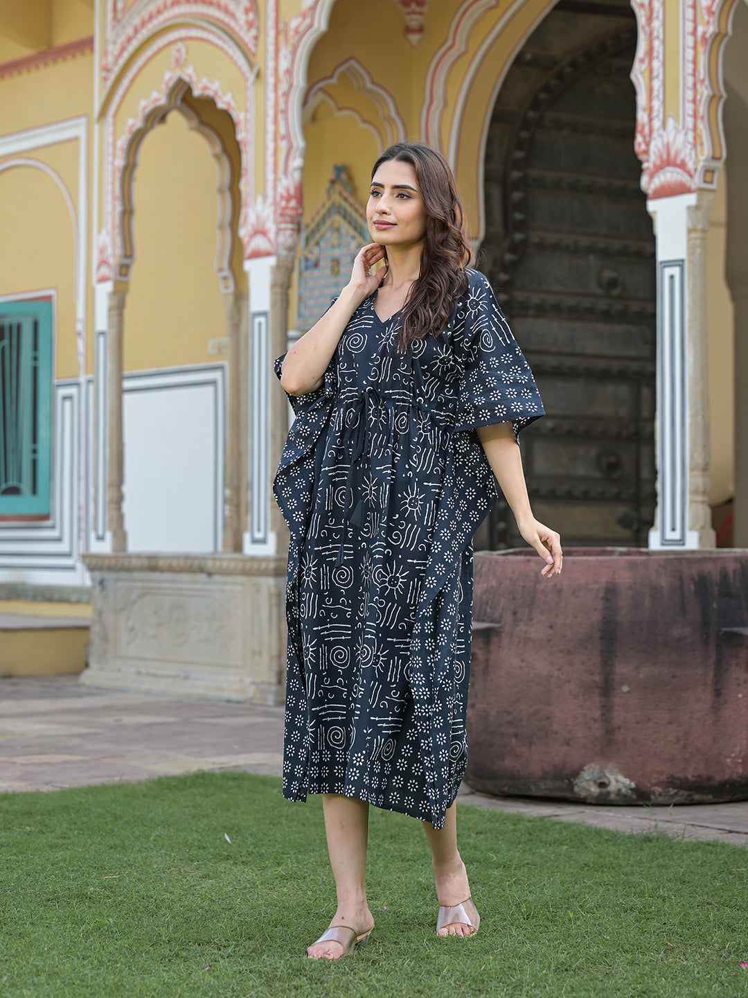 Noe Velarro Black & White Floral Print Kaftan