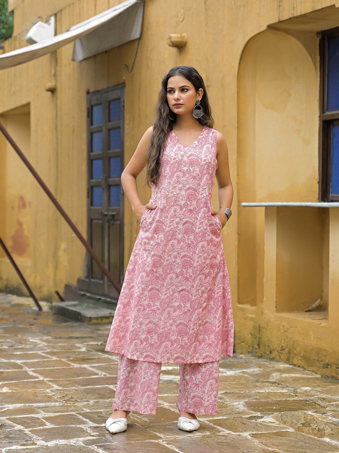 Noe Velarro Pink Floral Print A-Line Cotton Kurta Pant Sets