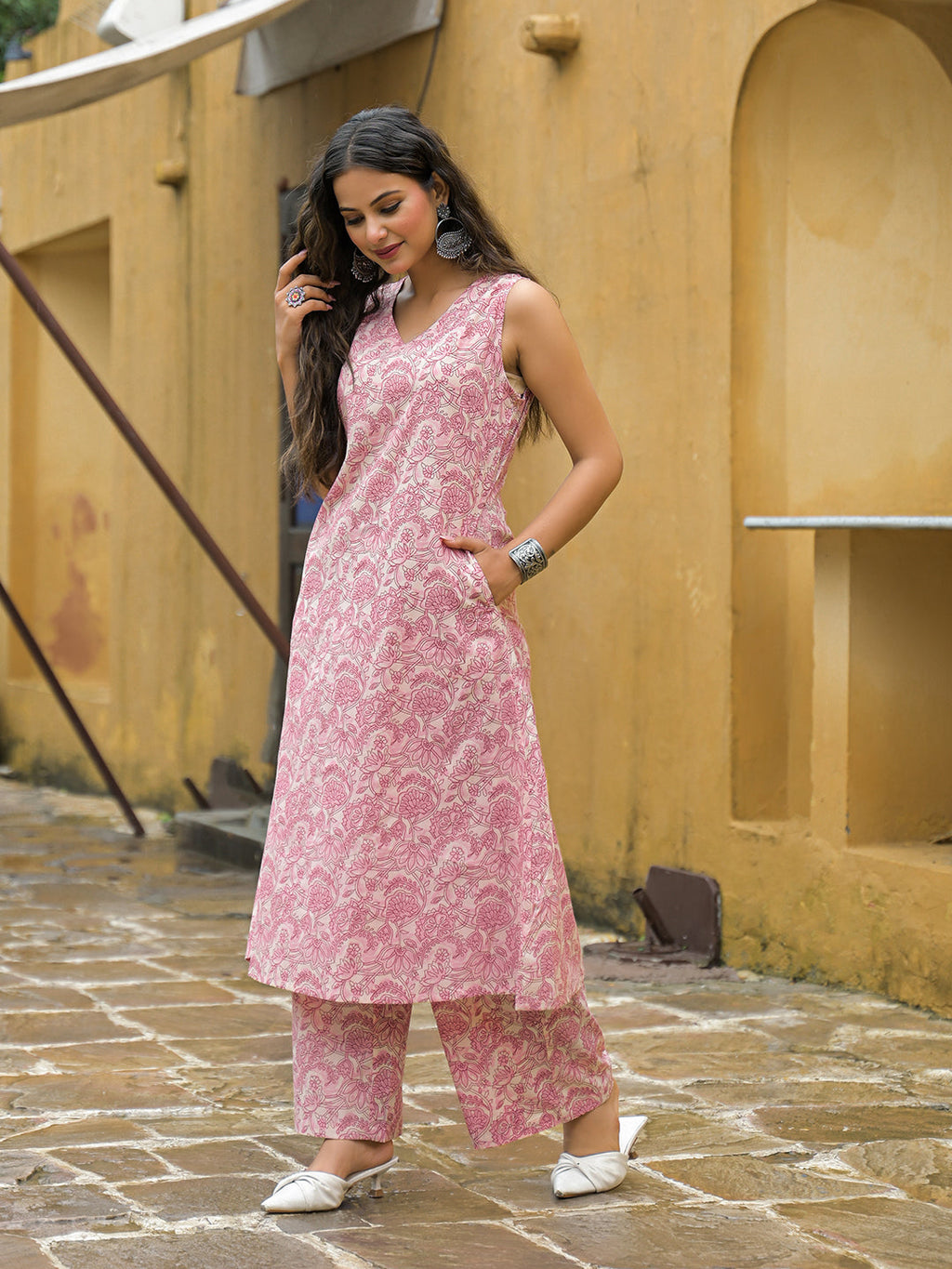 Noe Velarro Pink Floral Print A-Line Cotton Kurta Pant Sets