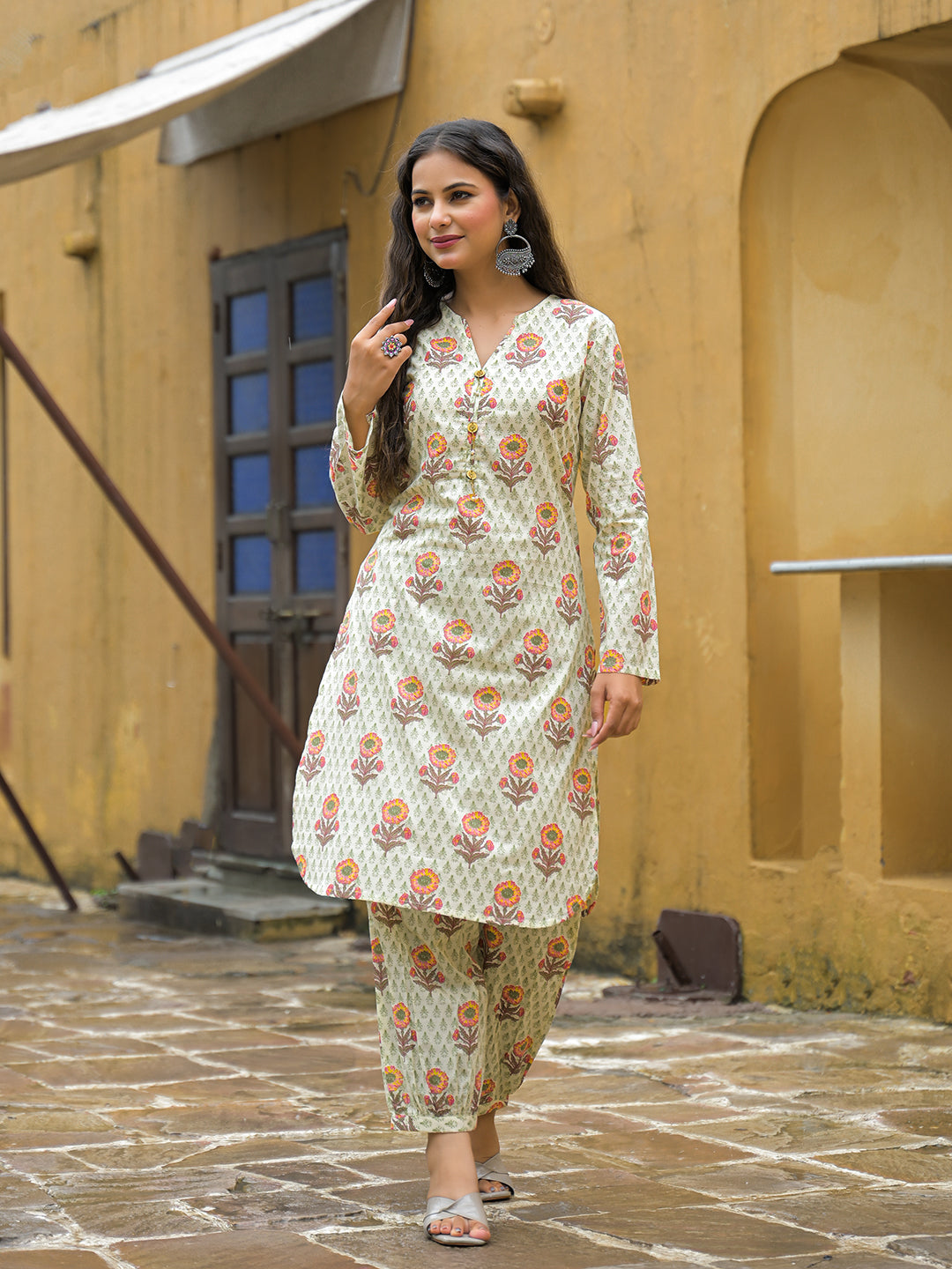 Noe Velarro Cream Floral Print Cotton Co-ords Sets