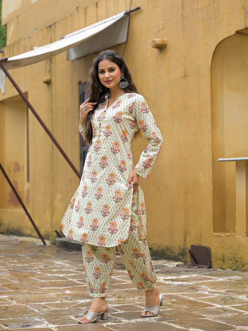 Noe Velarro Cream Floral Print Cotton Co-ords Sets