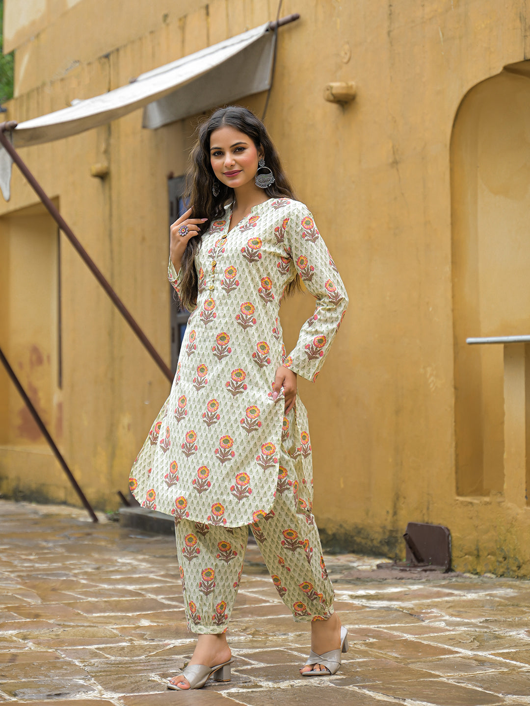 Noe Velarro Cream Floral Print Cotton Co-ords Sets
