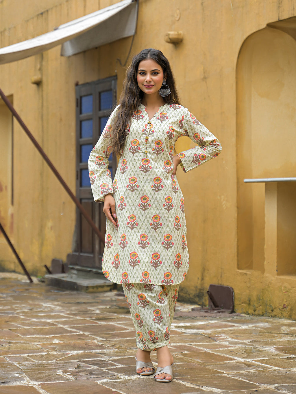 Noe Velarro Cream Floral Print Cotton Co-ords Sets