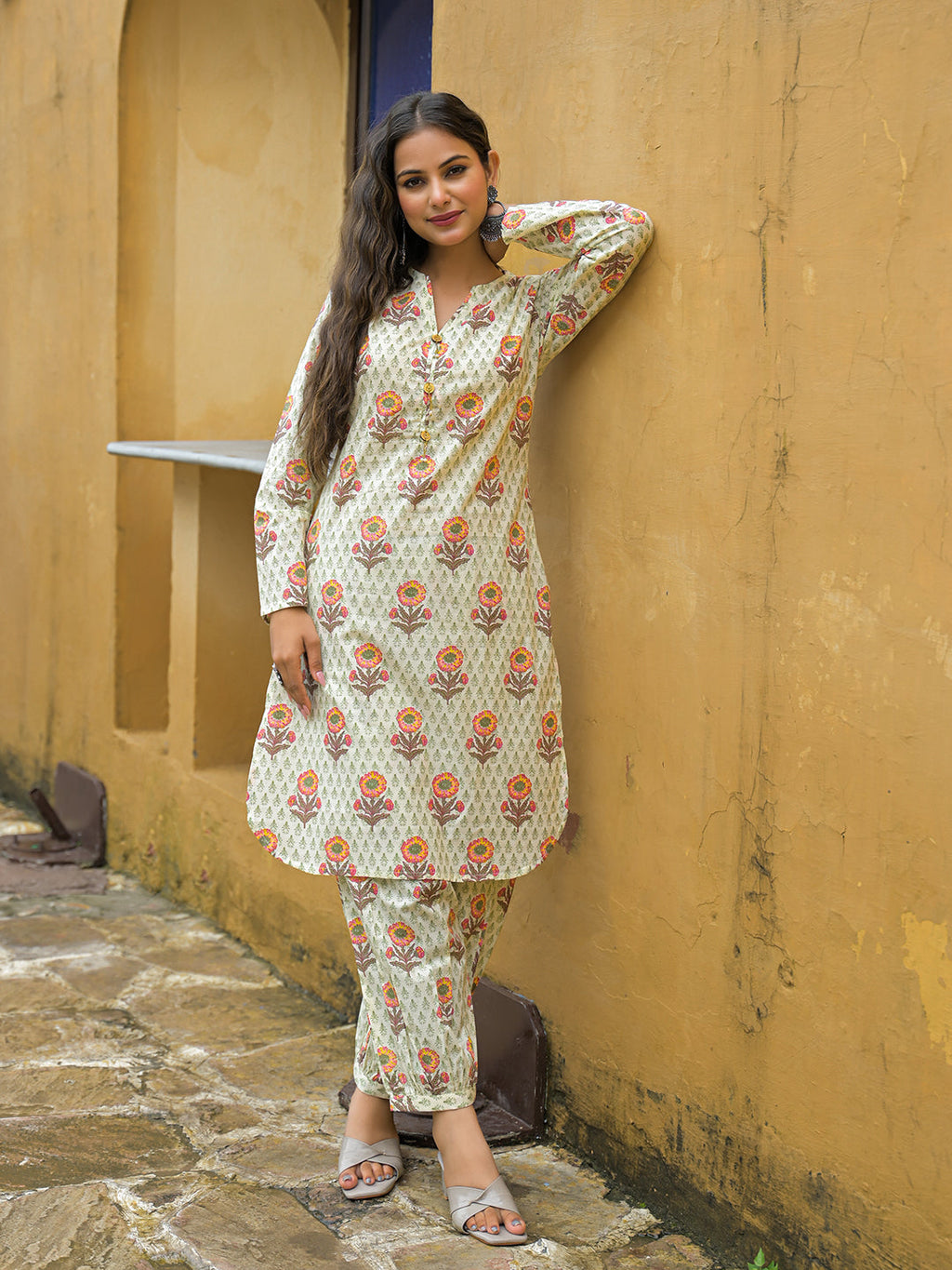 Noe Velarro Cream Floral Print Cotton Co-ords Sets