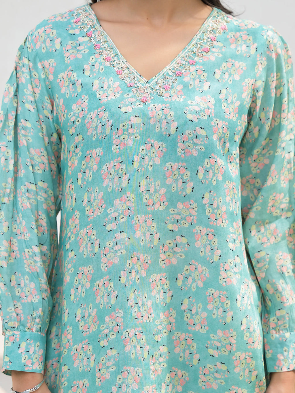 Noe Velarro Green Embroidered V-Neck Top With Trousers Co-Ords