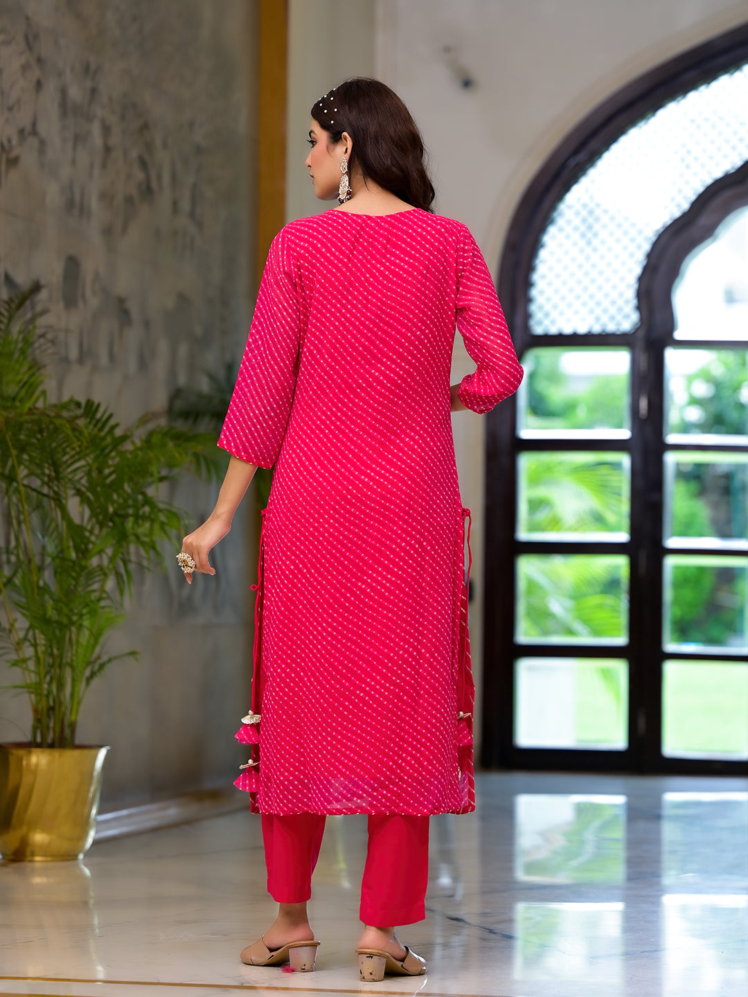 Noe Velarro Pink Leheriya Print Georgette Fabric Straight Kurta & Trouser with Dupatta