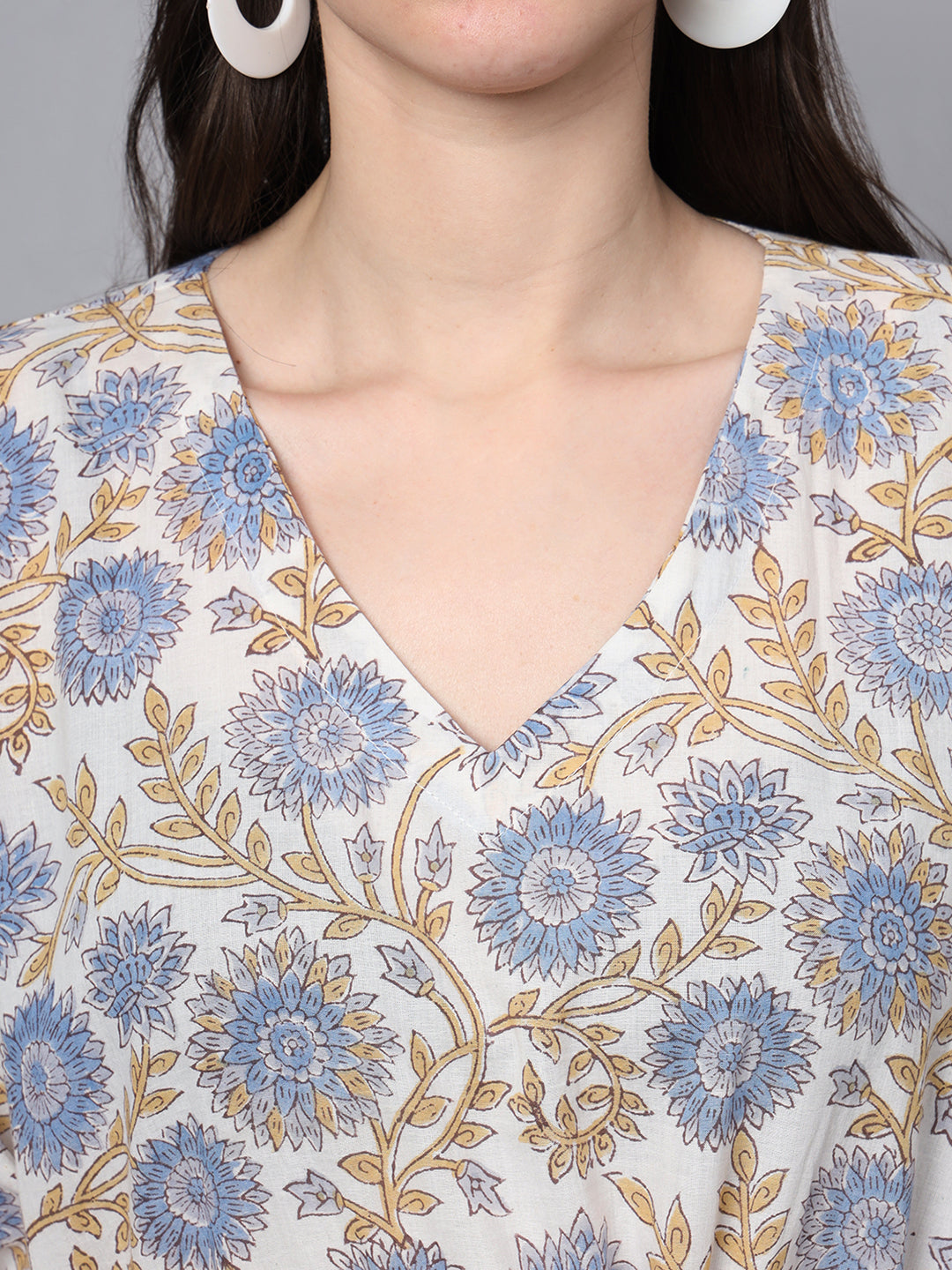 Noe Velarro White And Blue Floral Print Kaftan