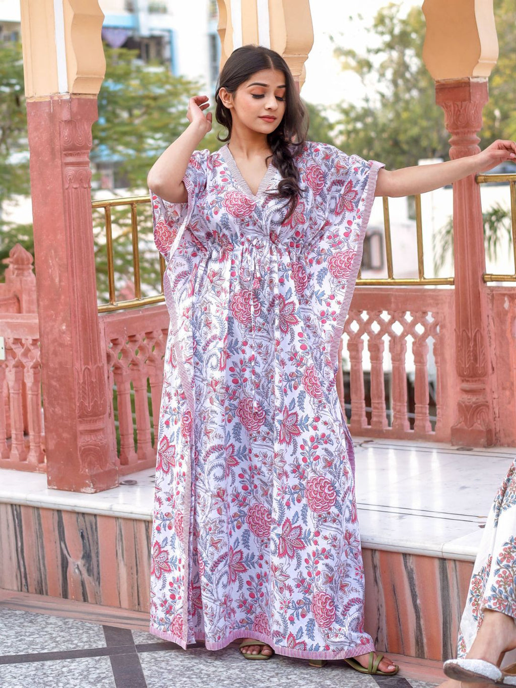 Noe Velarro White And Pink Floral Print Kaftan